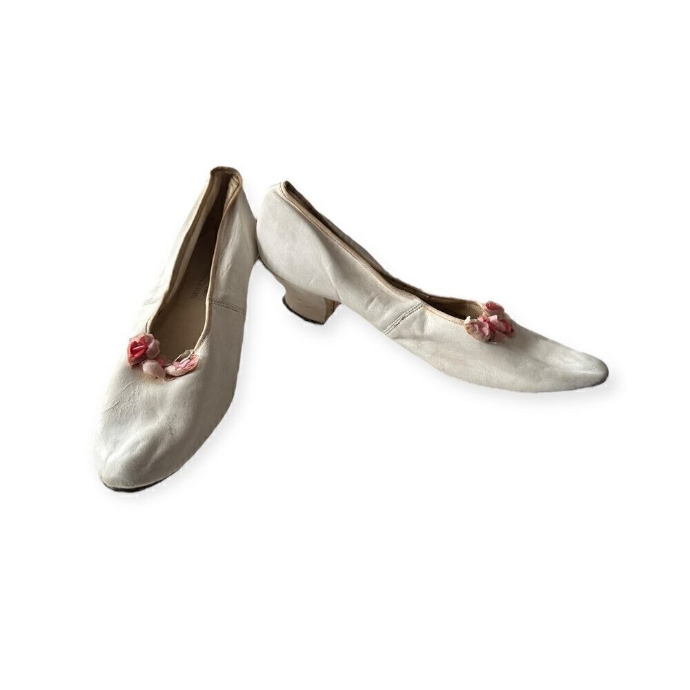 Vintage Victorian/Edwardian White Pumps with Floral Decoration, Gimbel Brothers - Picture 8 of 15